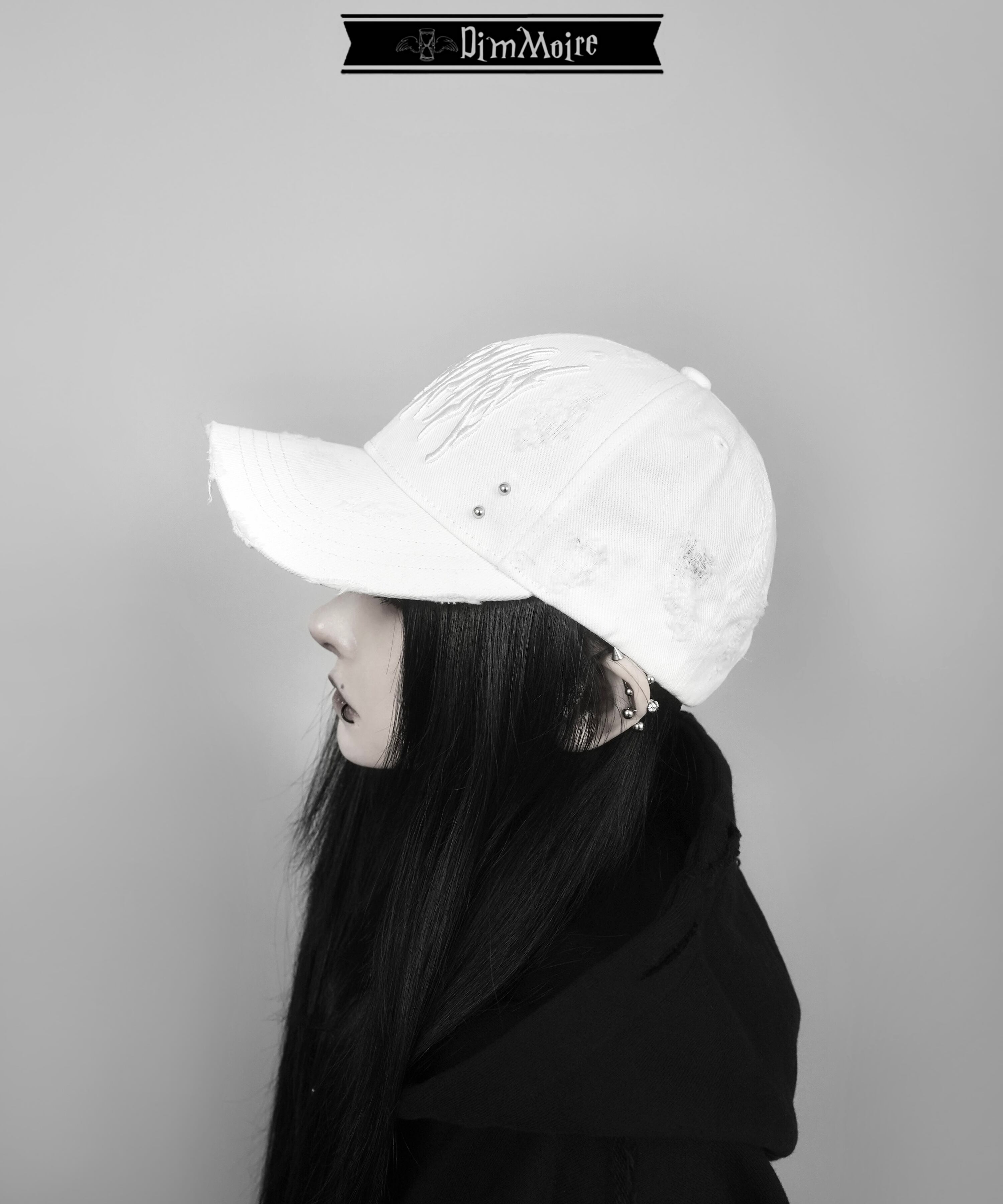 ロゴ刺繍ダメージCAP【White】 | DimMoire