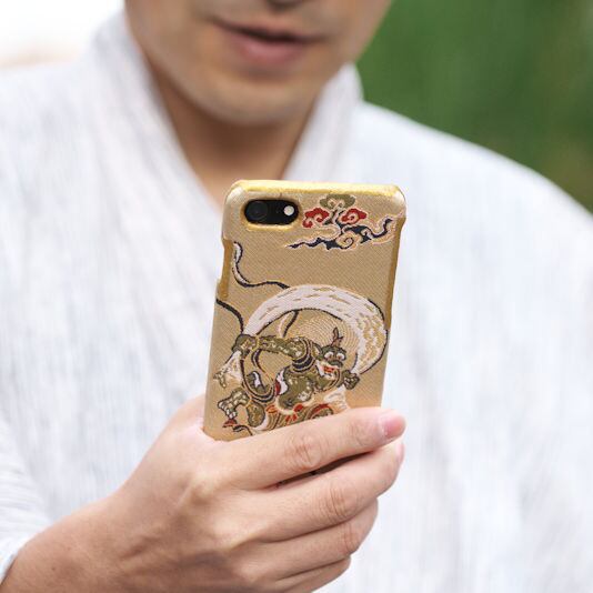 西陣織スマホケース／鯉文様【対応機種：iPhone7/8/新SE】 | 富坂綜絖店