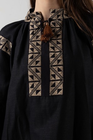 ウクライナ刺繍ヴィシヴァンカ　手刺繍　レディース・フリーサイズ