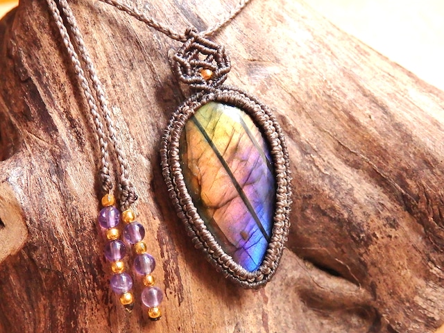 マルチカラーラブラドライト マクラメペンダント