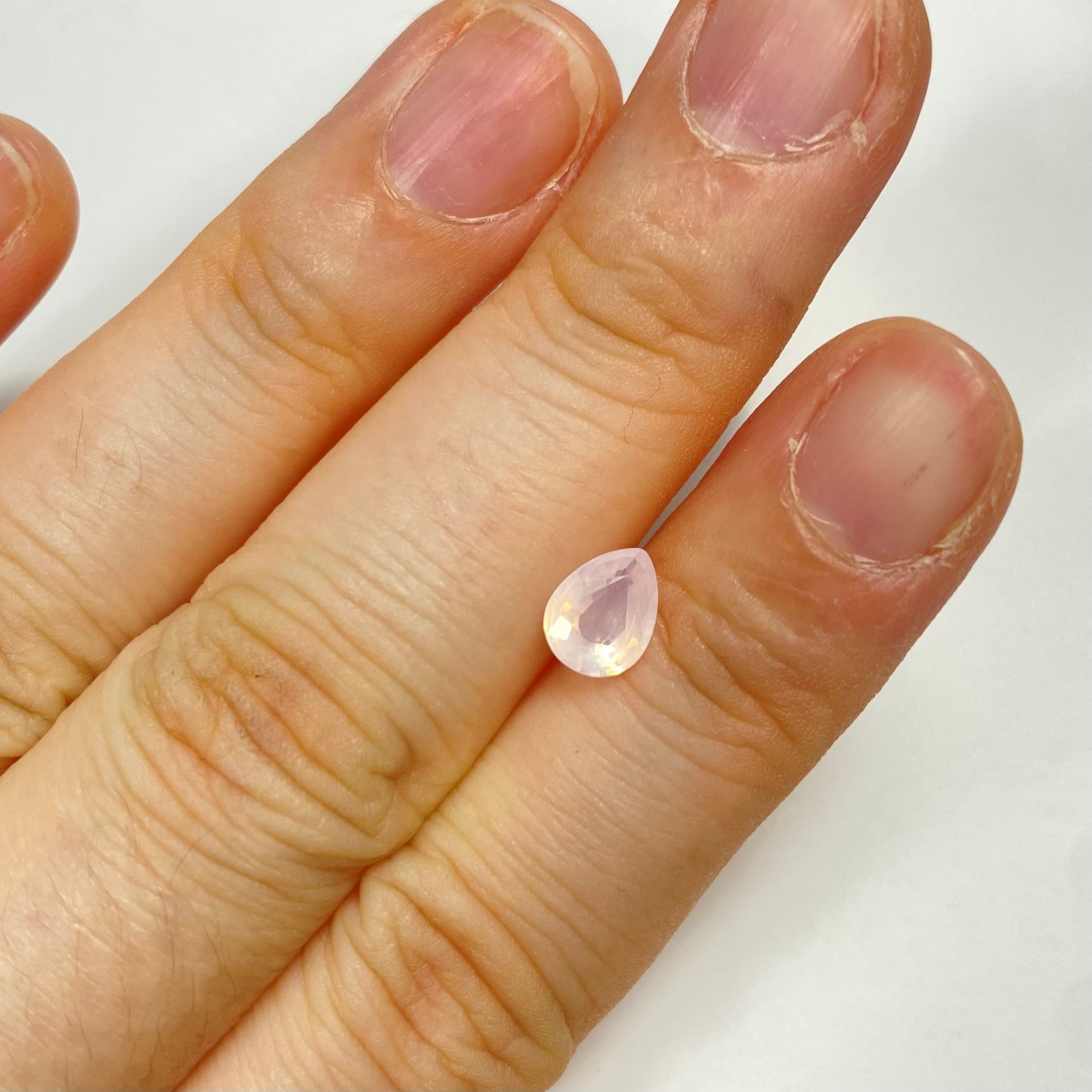 桜の花びら シルキーピンクホワイトなサファイア