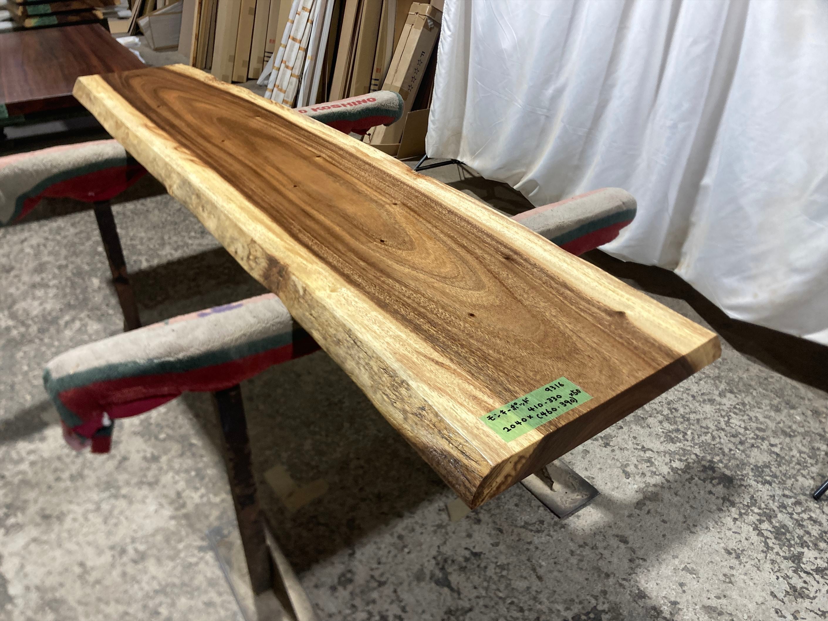 モンキーポッド | 銘木無垢材一枚板の来宝綜合銘木工業株式会社