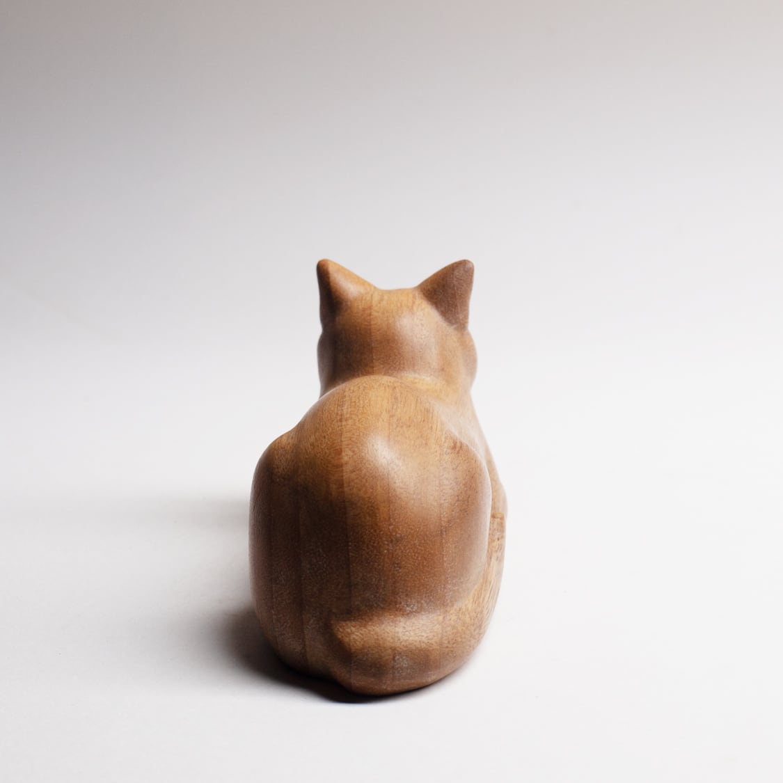 香箱座り猫 20251108 catloaf 20251108 | スギサキ彫刻工房
