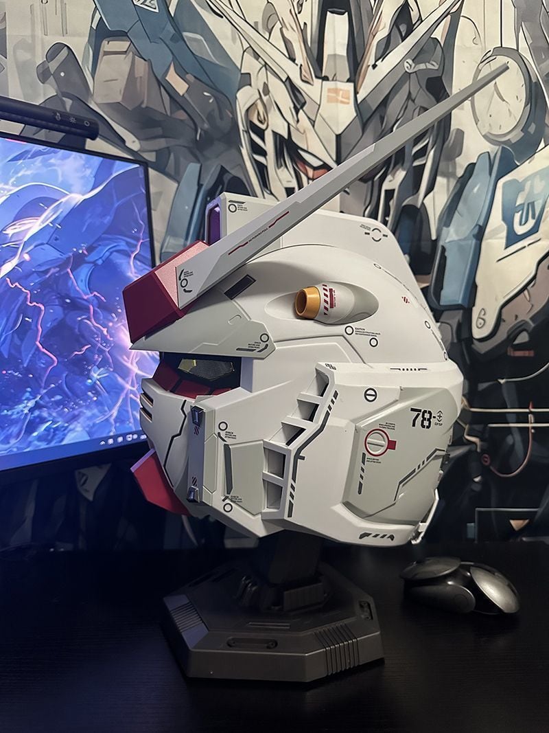 ガンダム発光ヘルメット 全頭着用タイプ 台座付き 高機動戦士コスプレ