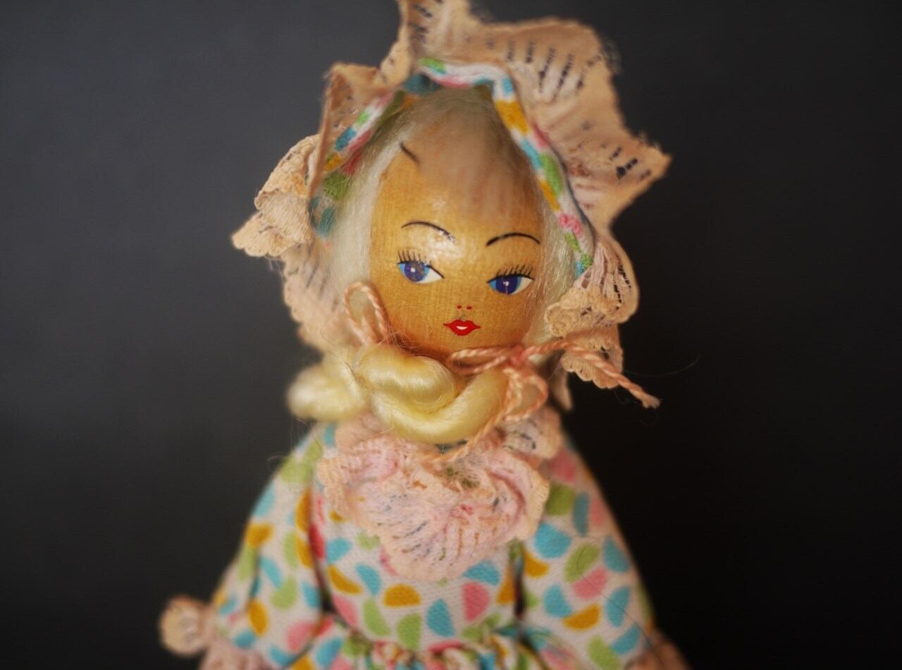 ポーランド ヴィンテージ 木製のお人形 フリル好き
