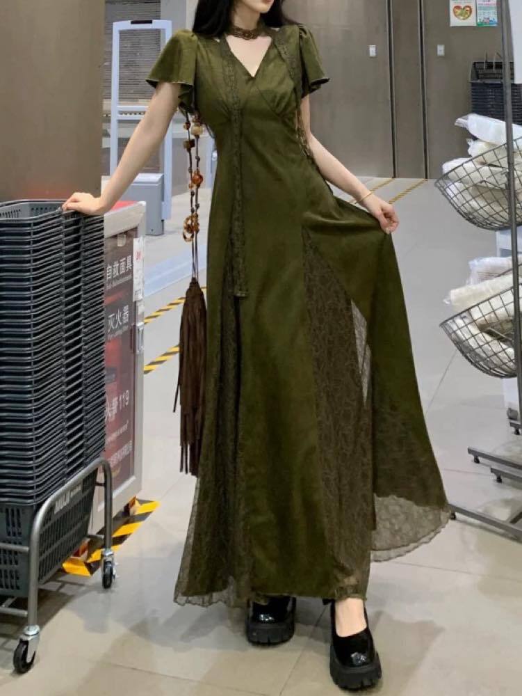 美人度高まる上品シルエット レース切替ロングワンピース 上品 大人可愛い レース Vネック カーキ フレア ロング丈 異素材 体型カバー 大きいサイズ 韓国 CH10561