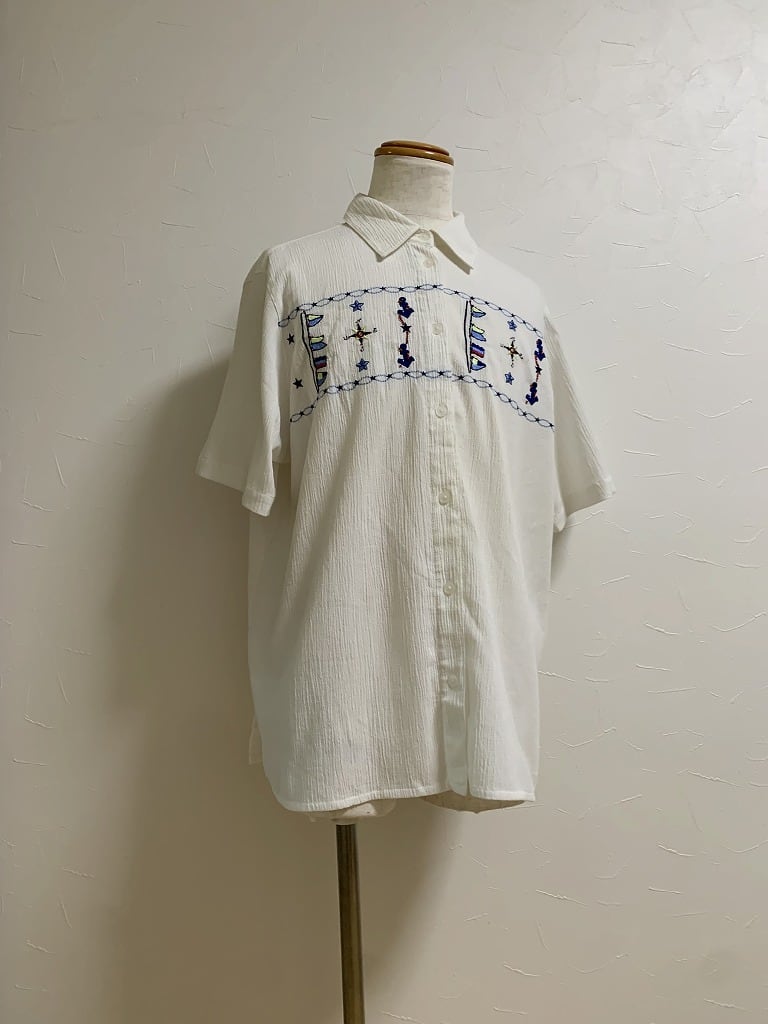 1990's Embroidery Design Short Sleeve Shirt