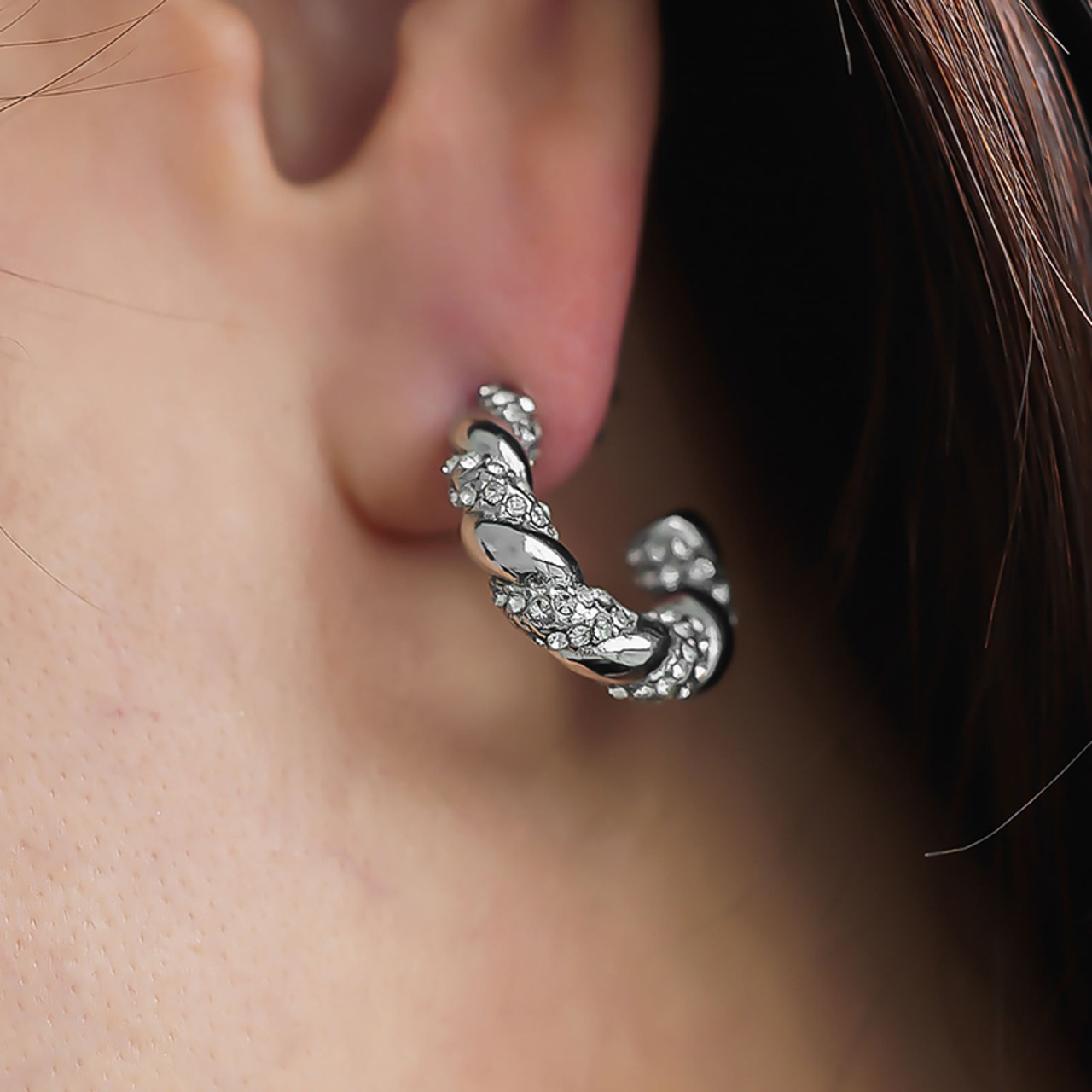 シルバー登場【ネコポス便】 金属アレルギー対応  ねじりロープデザインピアス ジルコニア　1808