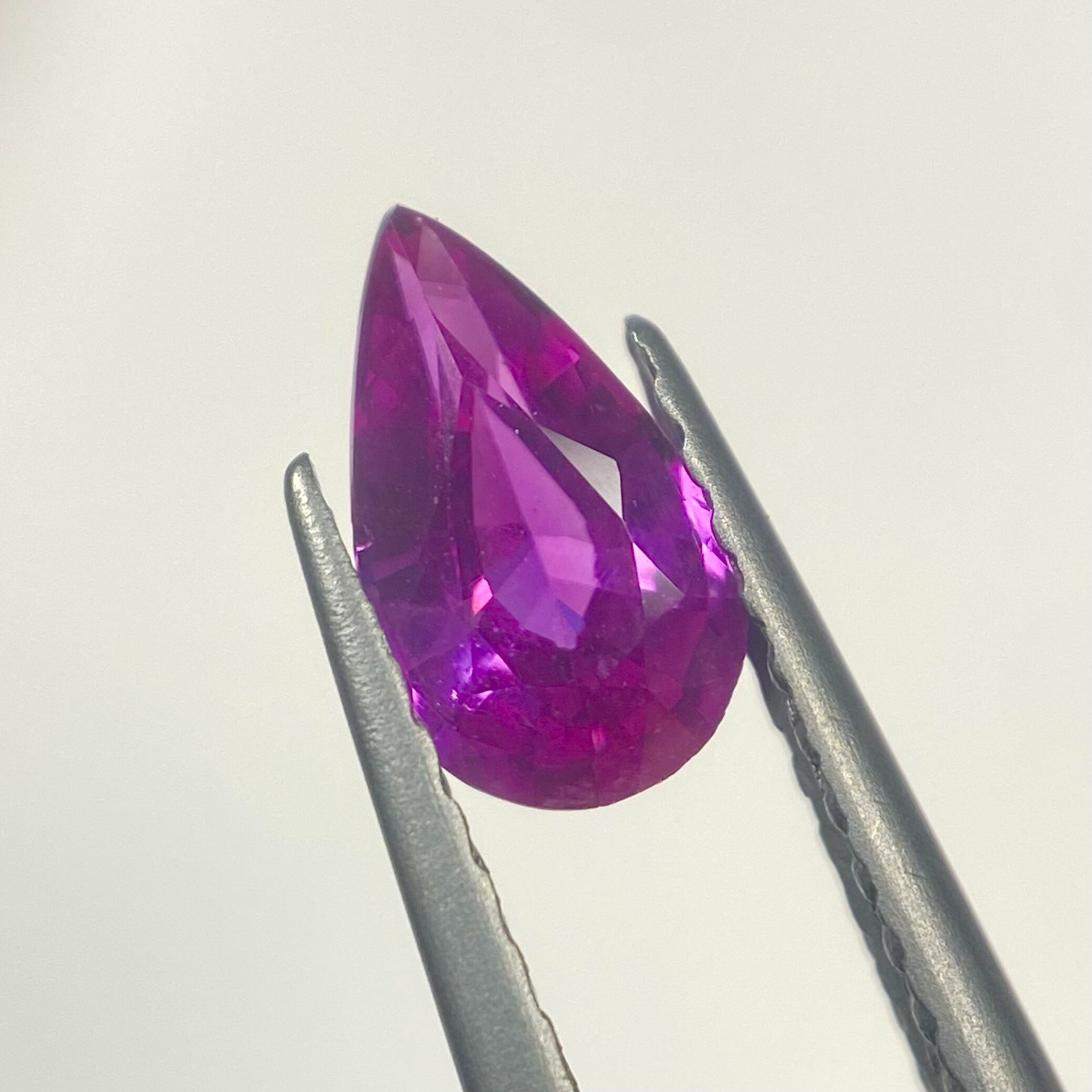 ビビッドすぎなピンクサファイア