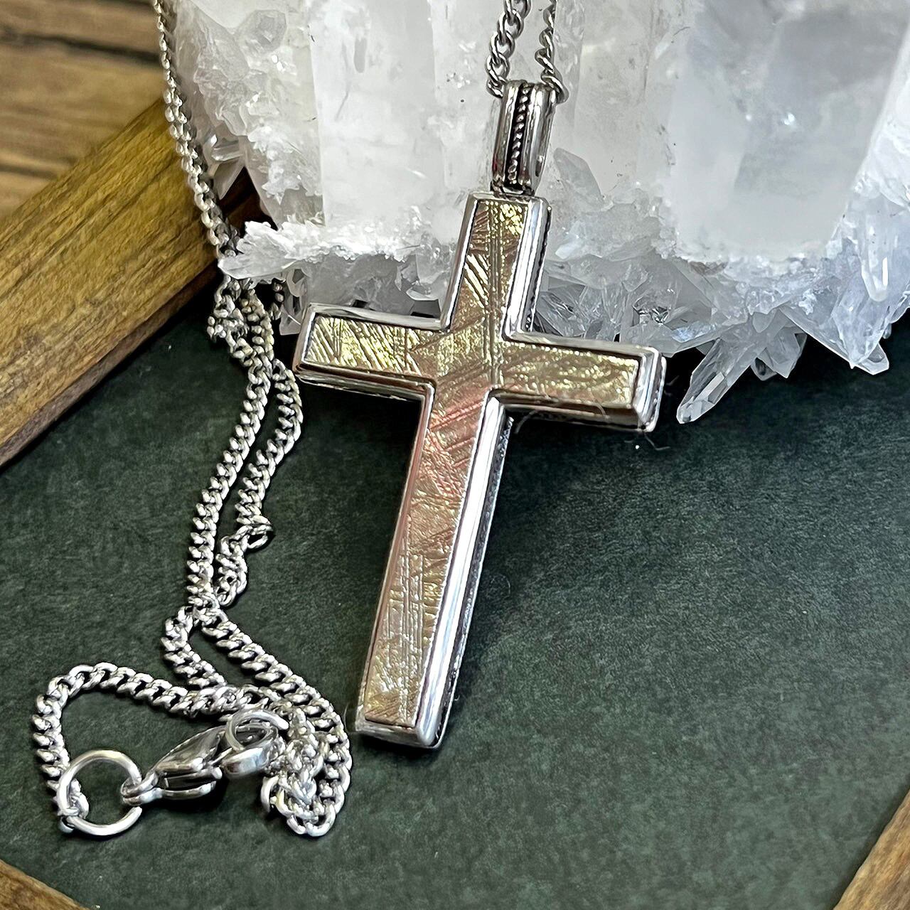 ムオニオナルスタ隕石 × 天然石 meteorite92 希少！メテオライト ムオニナルスタ隕石 クロス ペンダント 40