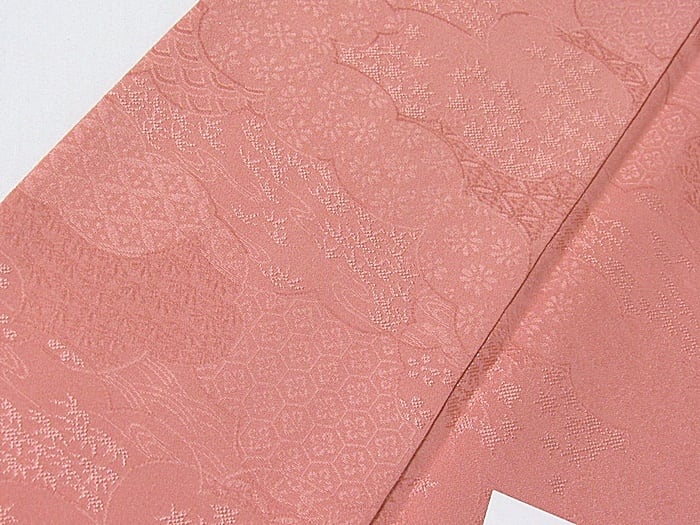 506mi40〇一つ紋 色無地 地紋 木瓜 桐 橘 薄紅 ピンク〇しつけ付き美品 506mi40〇一つ紋 色無地 地紋 木瓜 桐 橘 薄紅 ピンク〇しつけ付き美品