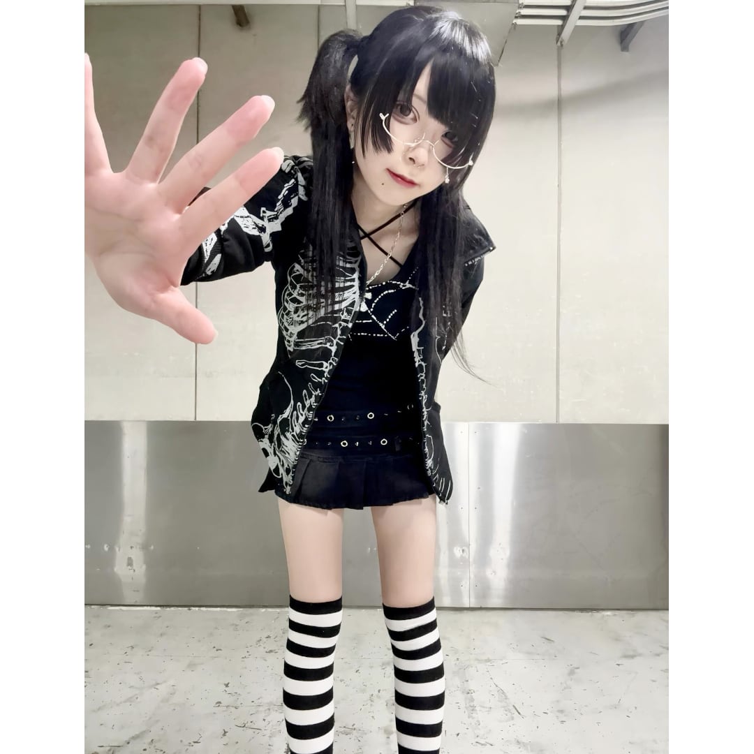 6/15 完売→再入荷！】新作☆Skeleton ハイネックZIPトップス