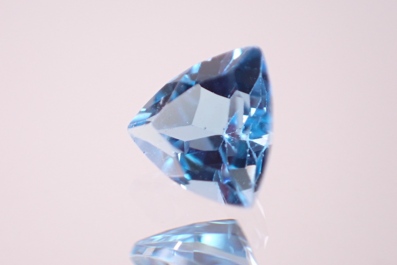 スイスブルートパーズ　約0.6ct　[D3-215]