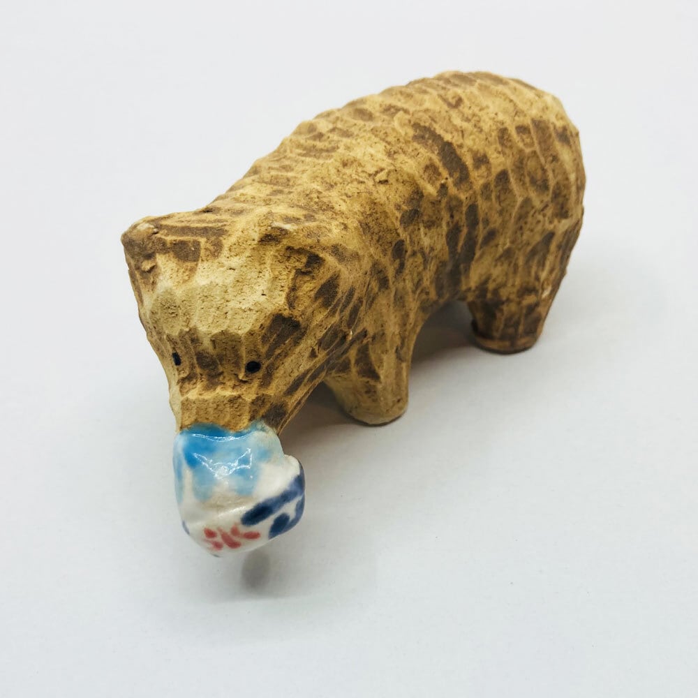 木彫り熊(かき氷)の置き物 / すずきたまみ / 陶芸作品