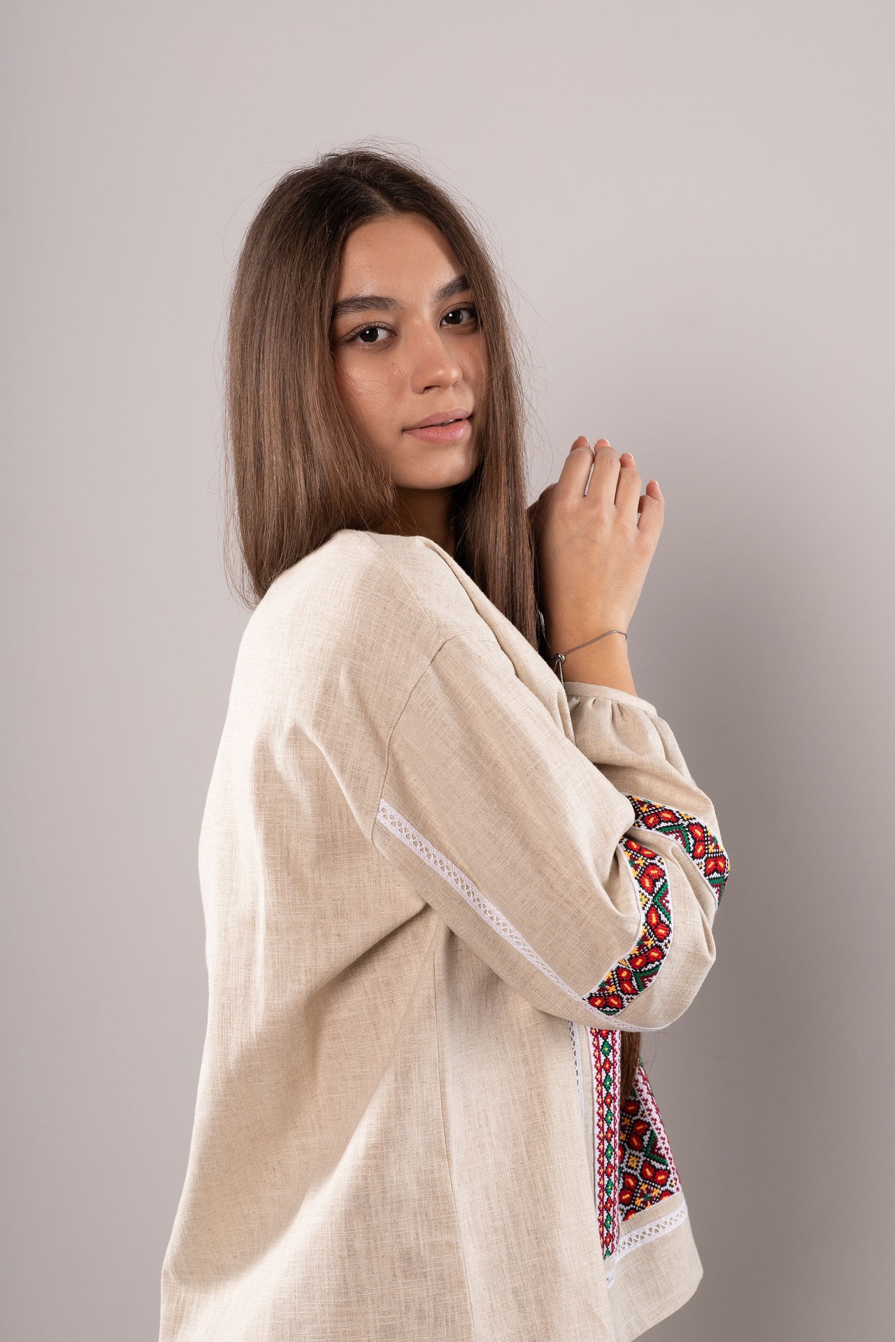 ウクライナ刺繍ヴィシヴァンカ クロスステッチ　手刺繍　ブラウス　麻　レディース・フリーサイズ - 6