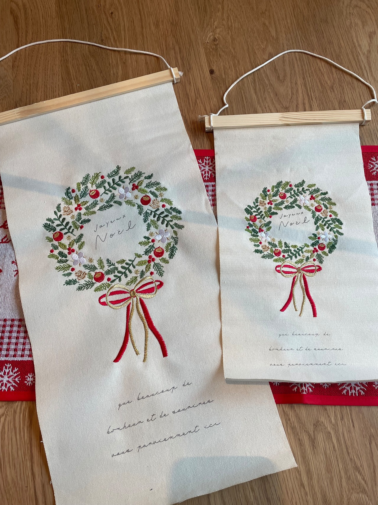 【クリスマス】刺繍タペストリー リース ナチュラルM