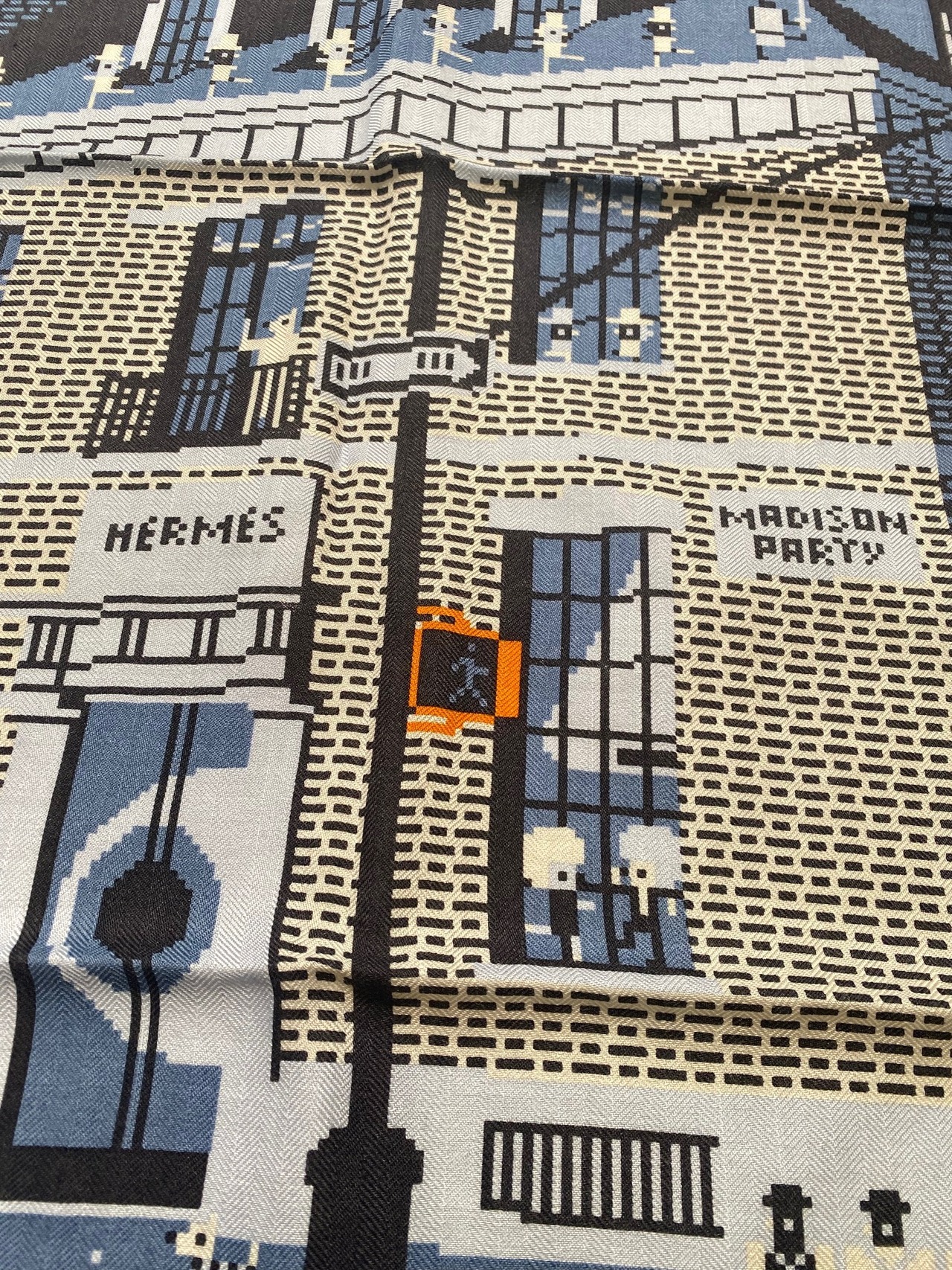 HERMES エルメス スカーフ カレH 100《マディソン・パーティ》グリ・エレファン 103981T
