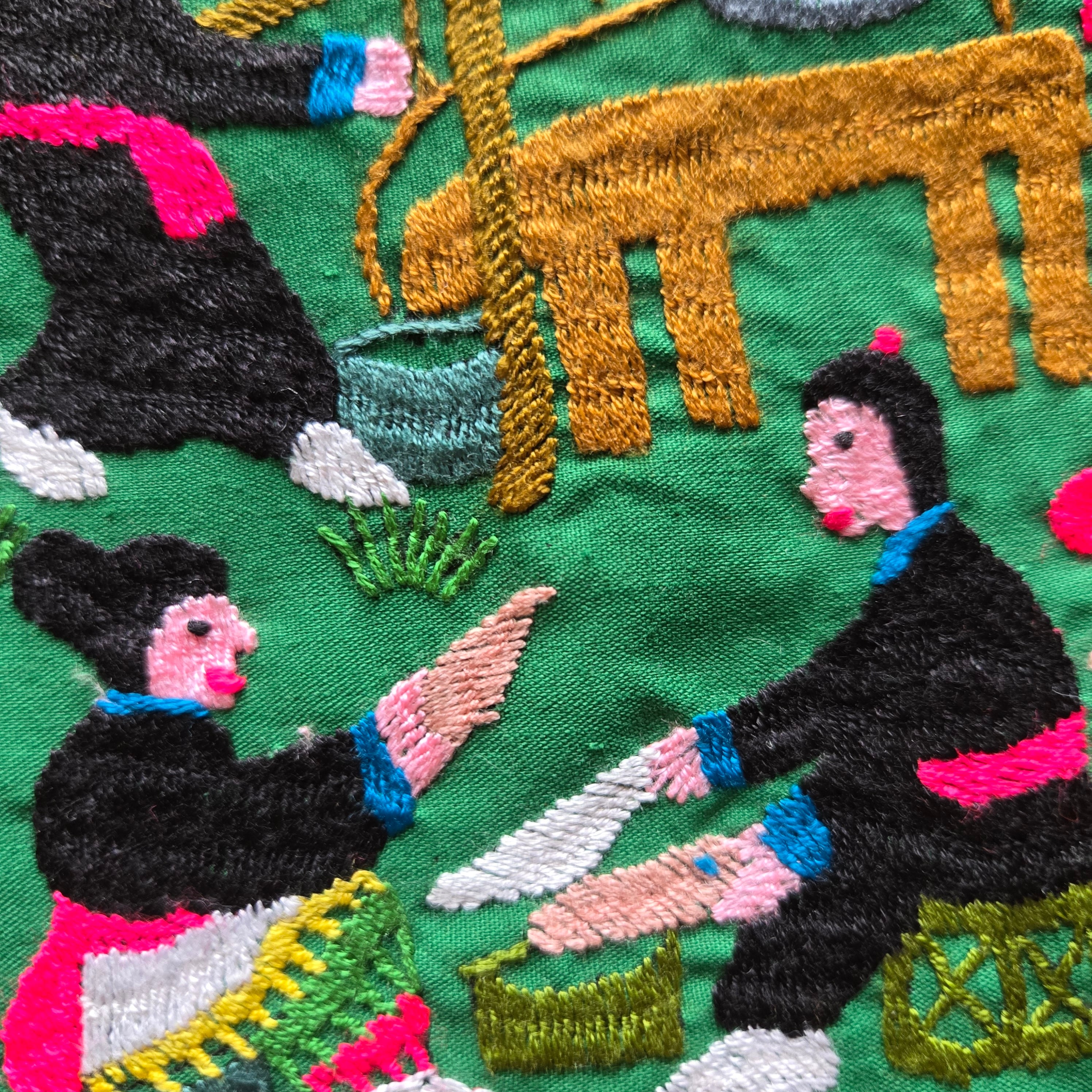 ラオス モン族手刺繍ポーチ・人々の生活 | gururi