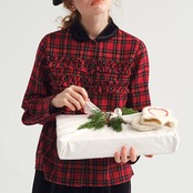 「赤の記憶と黒の襟元」ヴィンテージチェックの贈りものシャツ《P0313》