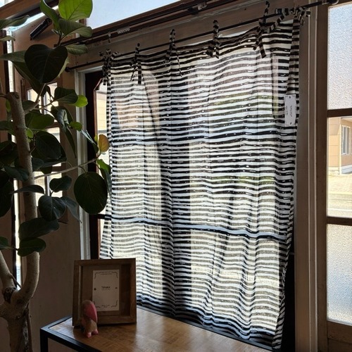 TOPANGA Homefurnishing India Cotton Voile Black Pinstripe curtain　インド　コットンボイルブラックピンストライプカーテン　110×180cm　ホワイト　白　ブラック　黒　綿　ナチュラル　腰高窓　レースカーテン　薄手　カーテンポール　暖簾