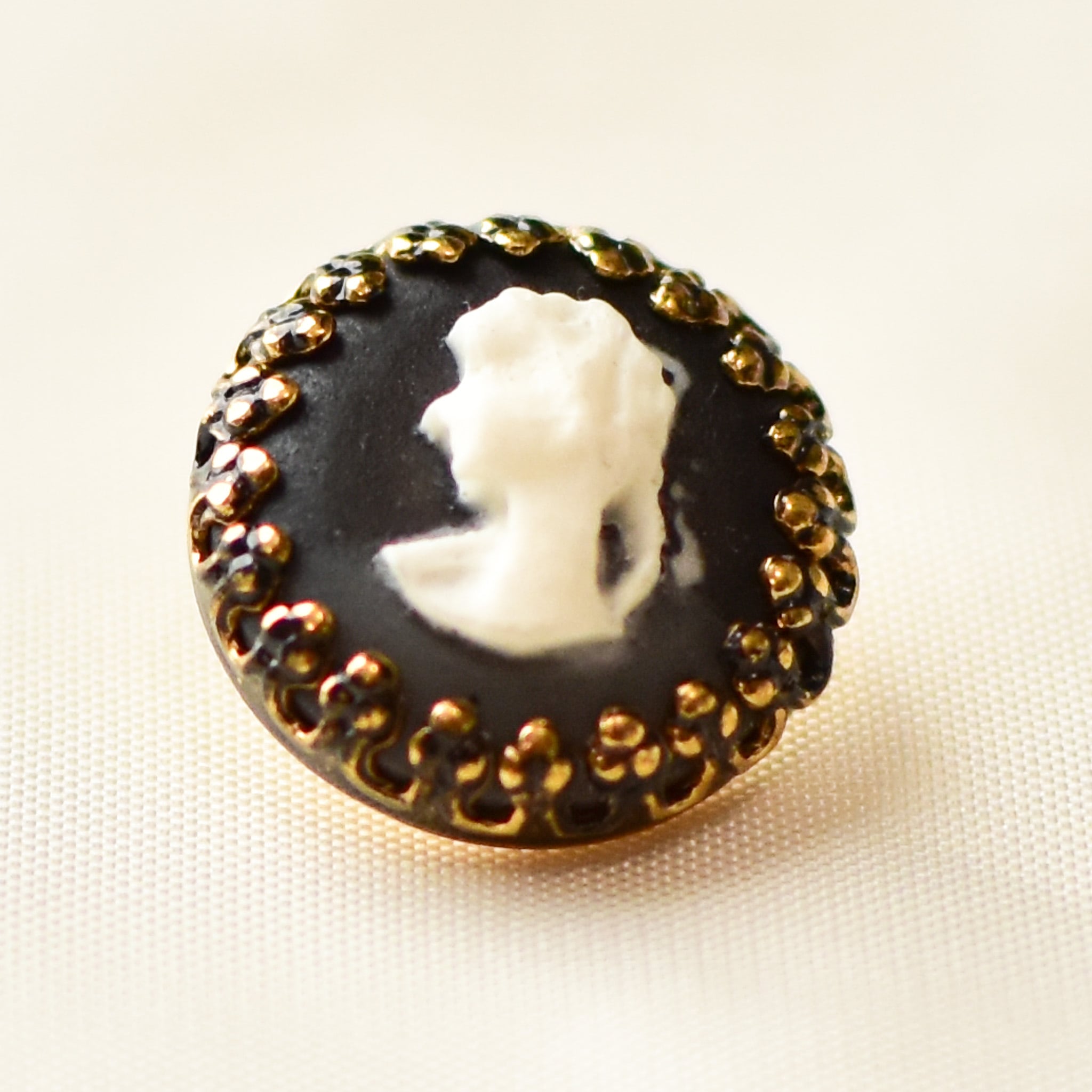 カメオ風カボションボタン 日本製 | チェコガラスボタン専門店