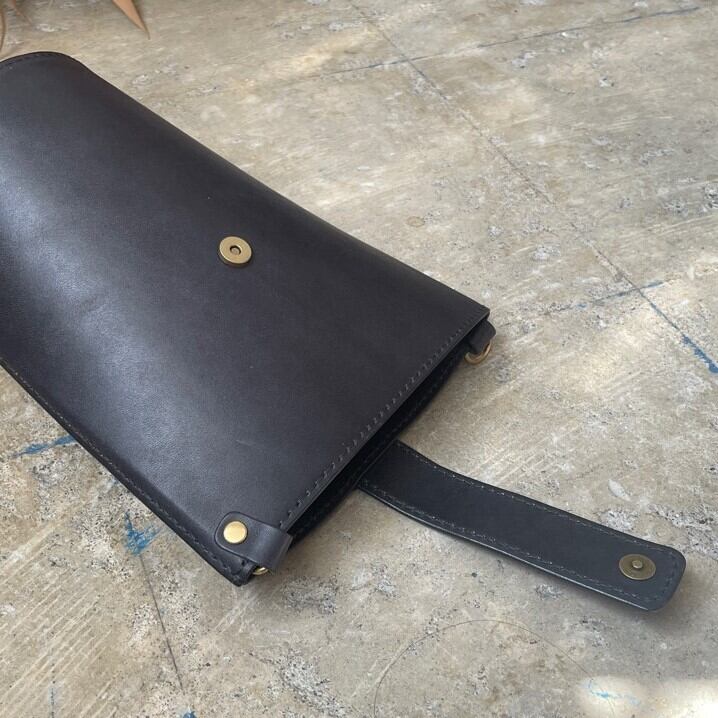 本革】ショルダーバッグ バケツバッグ スタッズ ヌメ革 黒