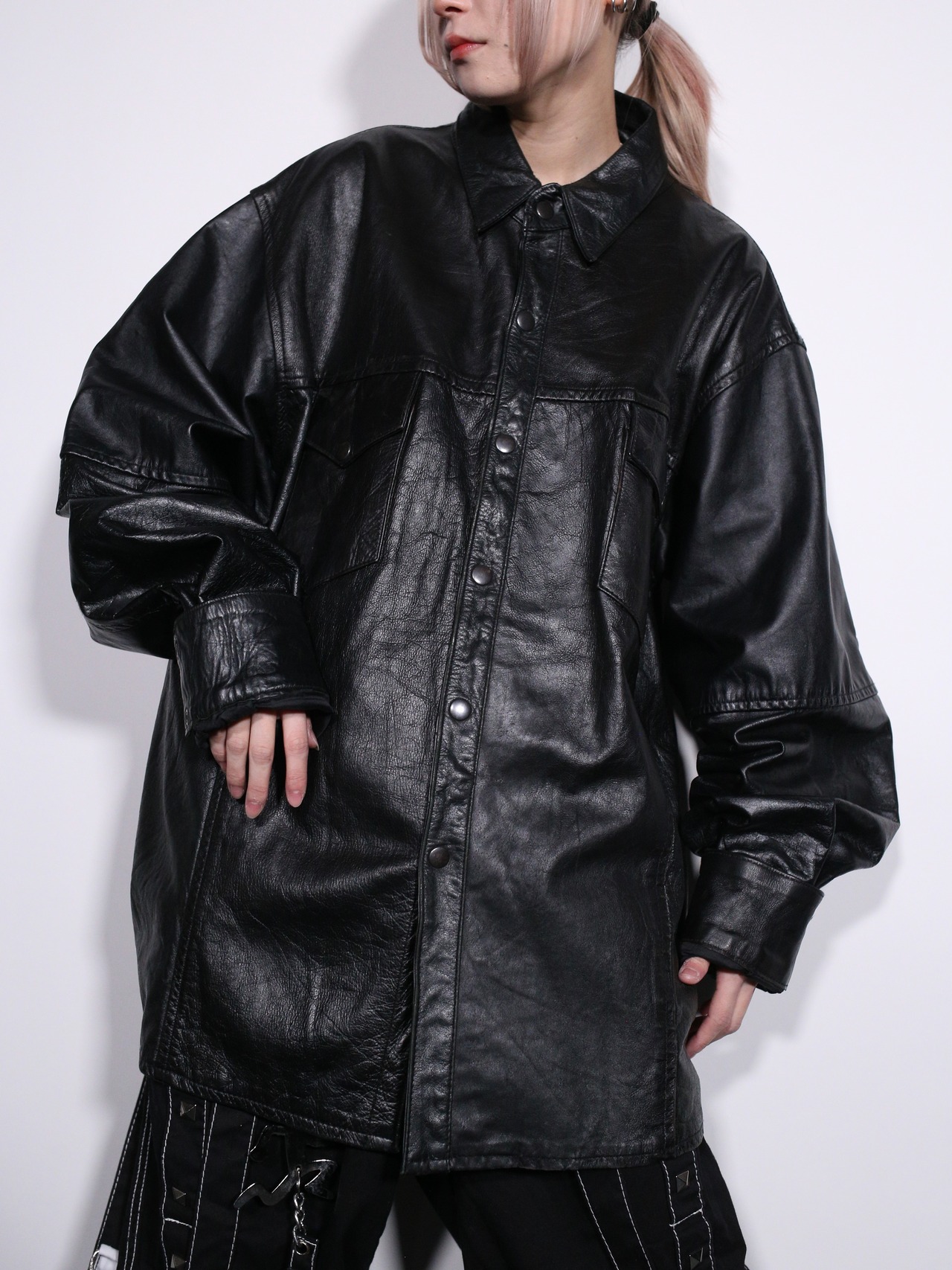 "本革" over silhouette shirt jacket - 4