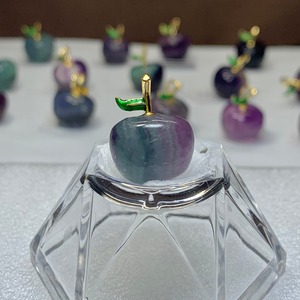 39.フローライトりんご・ペンダントトップ