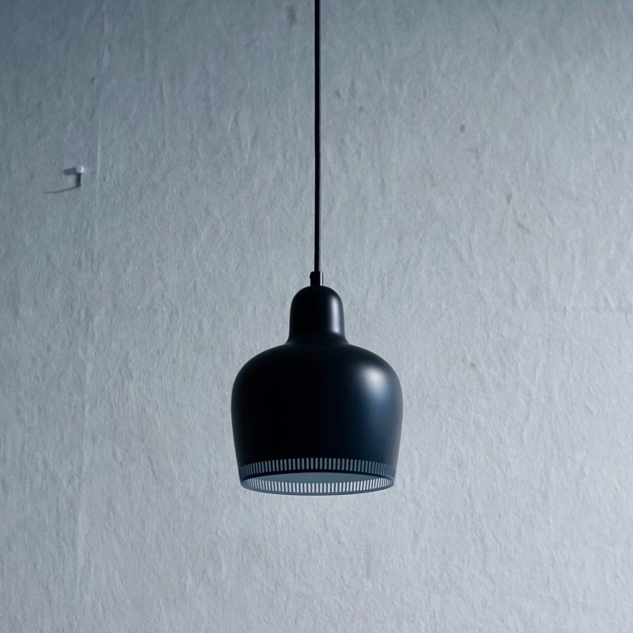 Artek アルテック Golden Bell A330S ゴールデンベル ペンダントライト 吊り下げ照明 ダイニング 照明 ブラック 北欧 モダン ミニマル