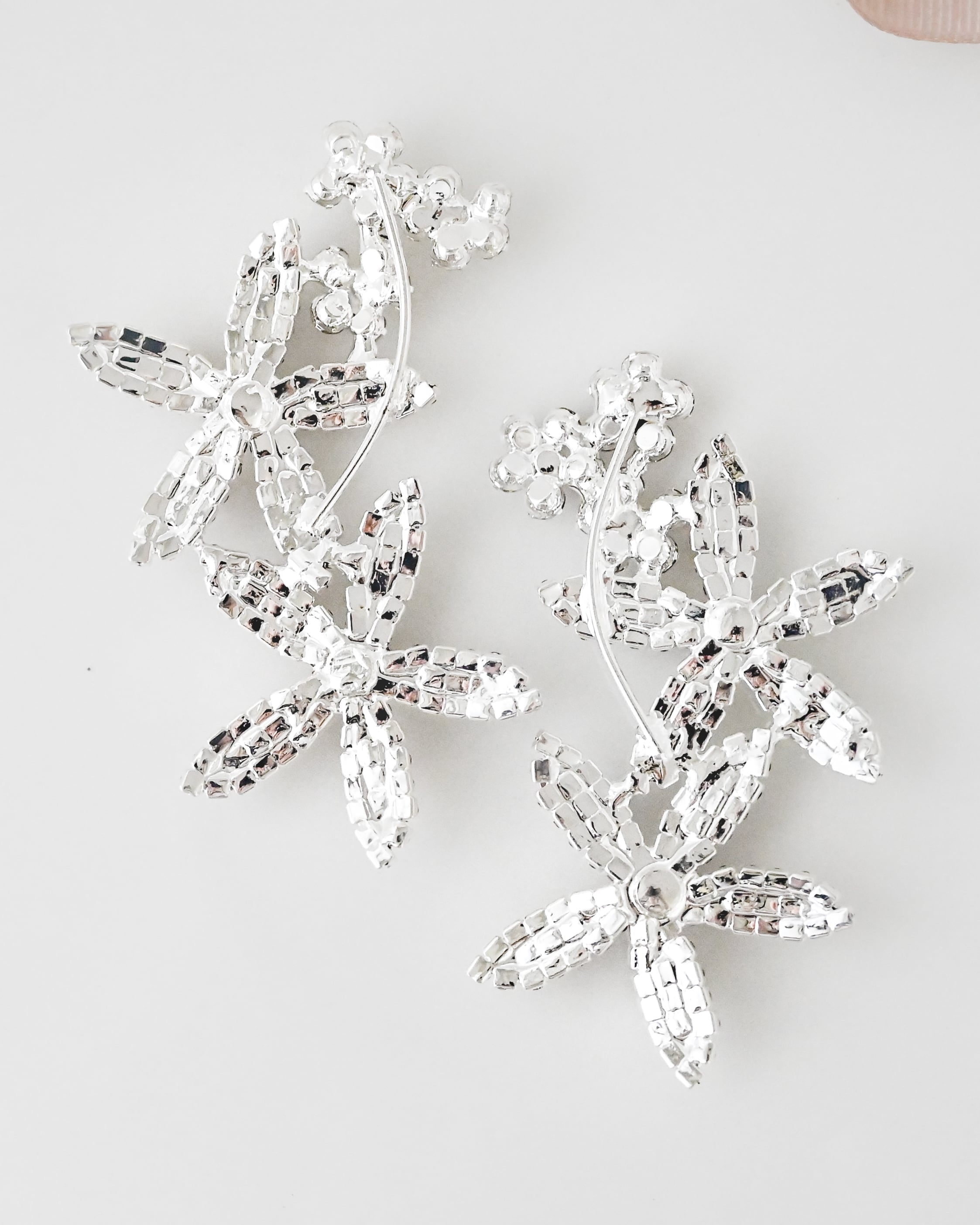 ダブルフラワークリスタルブライダルピアスシルバー【AE2311-11