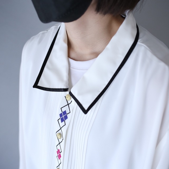 "刺繍" colorful diamond motif and pleats design over silhouette shirt