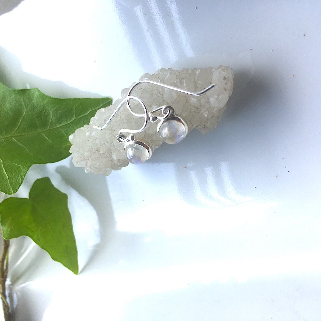 【SV925】✦6月の誕生石✦⋆.満月レインボームーンストーンピアス⋆.·Moon Light.·✦
