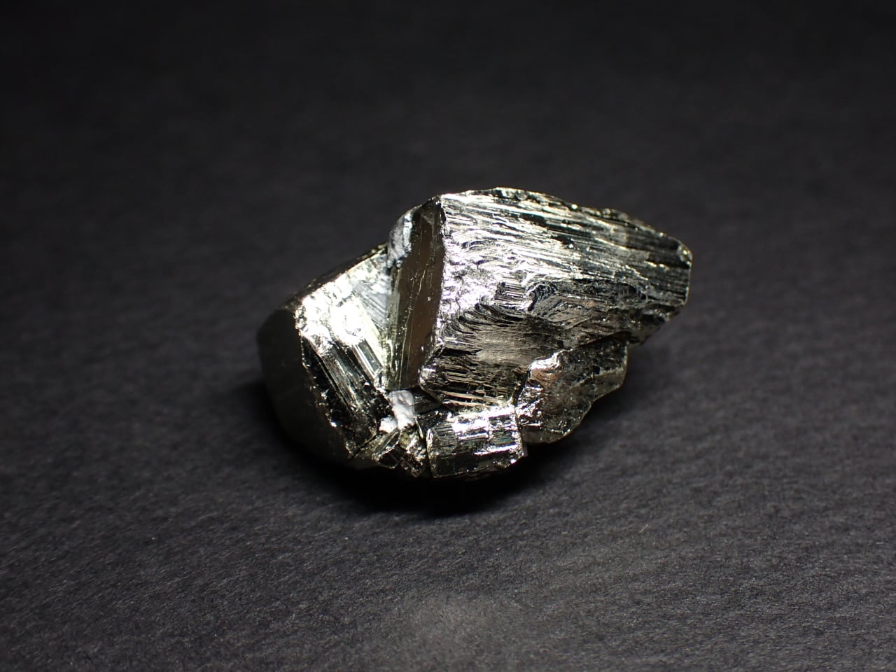 ペルー産 パイライト/Pyrite 原石 A-PYR138 | 鉱物・天然石のお店