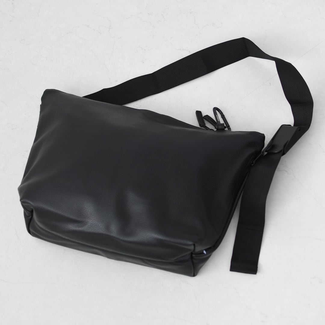 meltum [メルタム] LEATHER MESSENGER BAG (M) [MTM-BG-0382-25