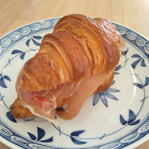 生ハムとクリームチーズのクロワッサンサンド　Croissant sandwich with prosciutto and cream cheese