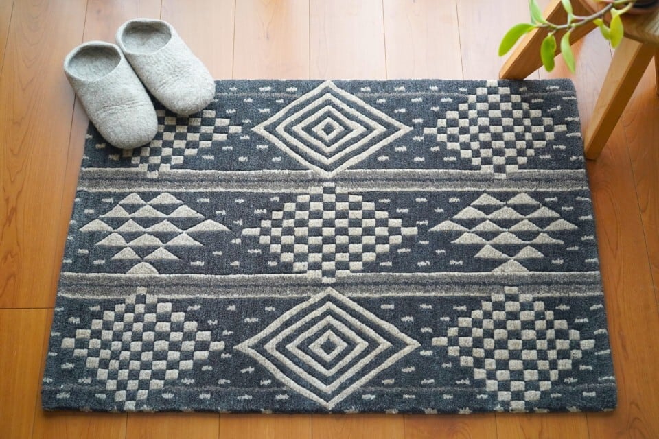 洗練のトープと幾何学ダイヤ_手織り玄関マット 63×95cm ［80knot