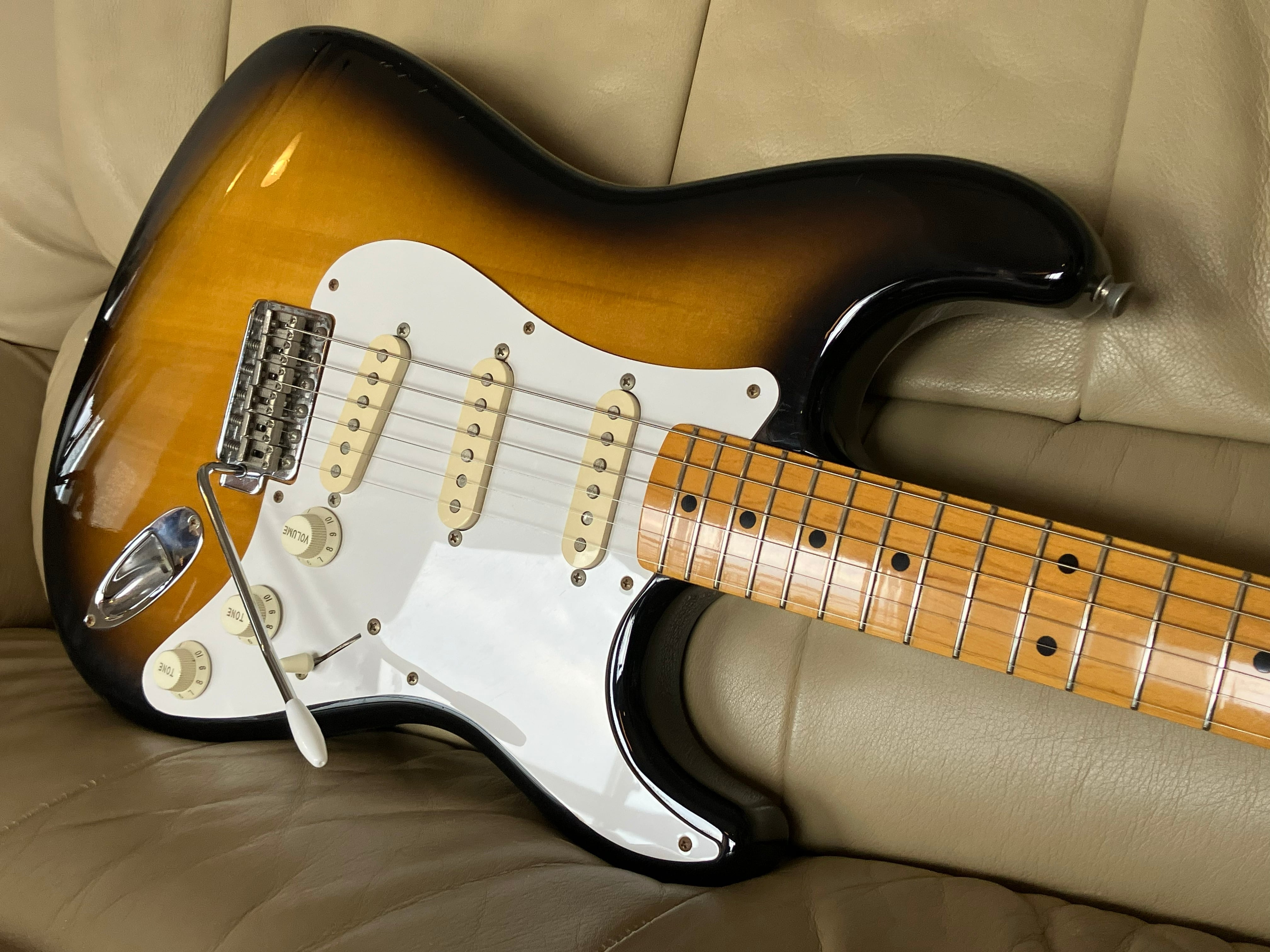2011 Fender Japan Stratocaster Sunburst ST57-T フェンダージャパン