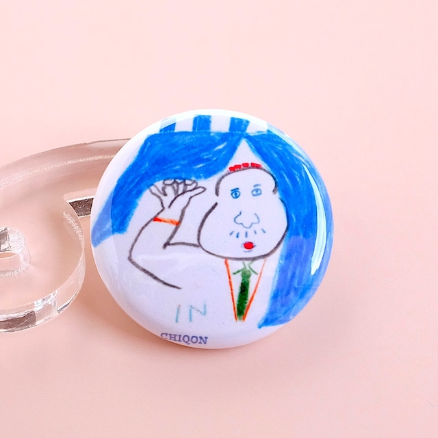 【CHIQON】ROUND 缶バッチ「常連さん」