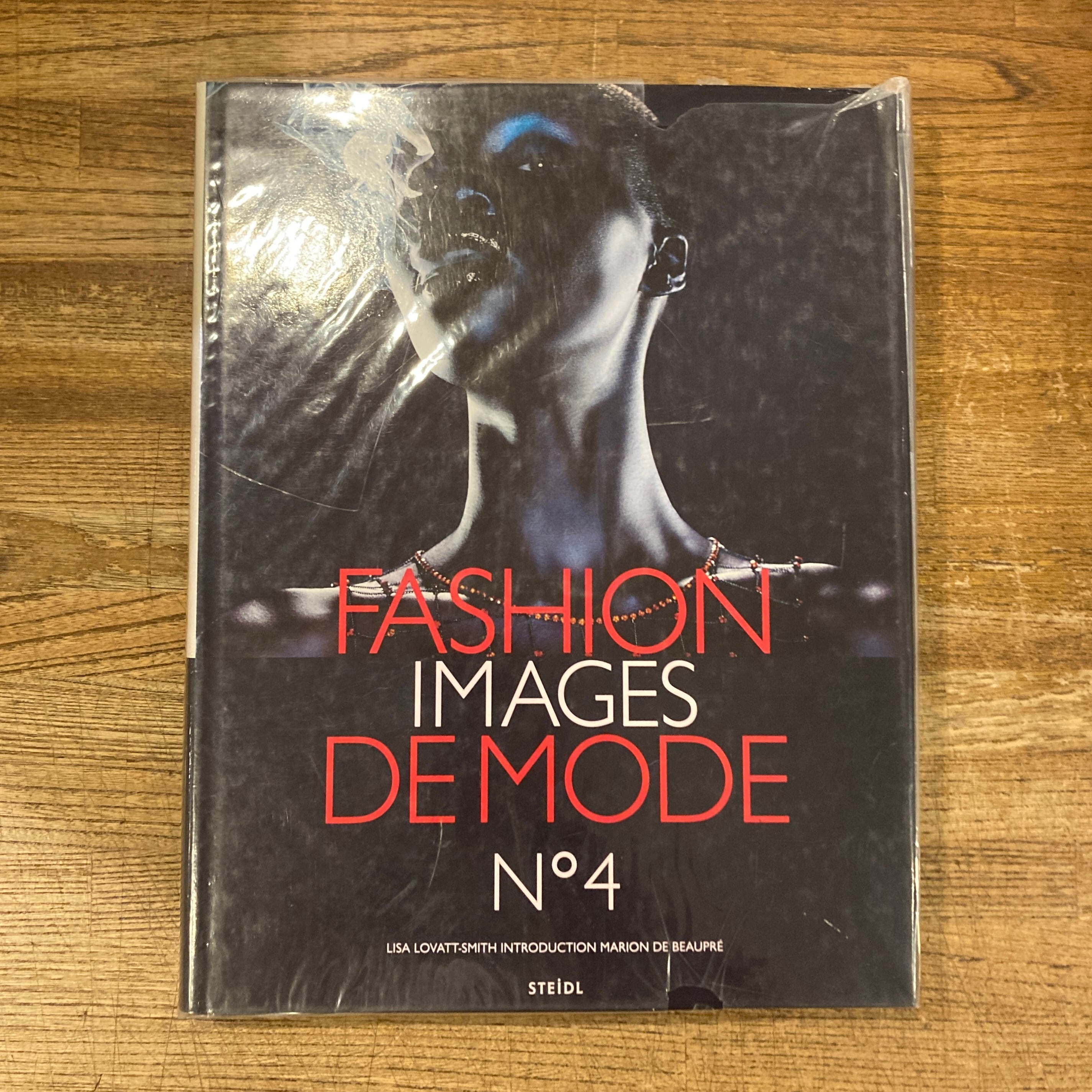 Fashion Images De Mode No.4 / Lisa Lovatt-Smith | 百年