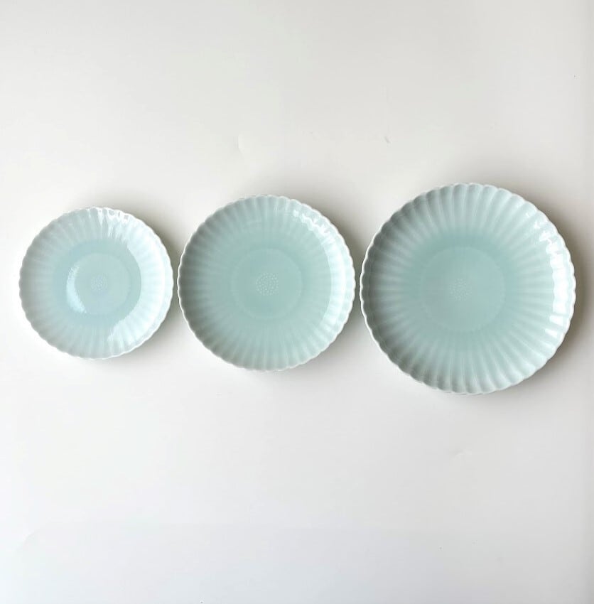 【有田焼】　青白磁菊割　銘々皿揃　５枚　菊型　菊花紋　小皿　和食器　青磁　輪花