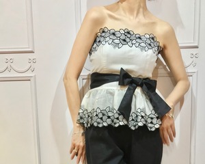 モノクロフラワービスチェ lot20539