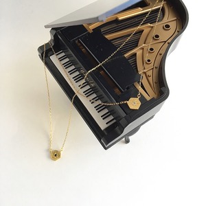 ヴィンテージスタインウェイピアノのパーツを使った彫留めのヘキサゴンネックレス S-015 Vintage steinway and sons piano gem necklace (Hexagon)