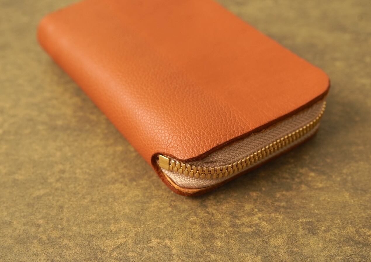 NAGI round zip wallet MID トリヨンクレマンス アプリコット | una