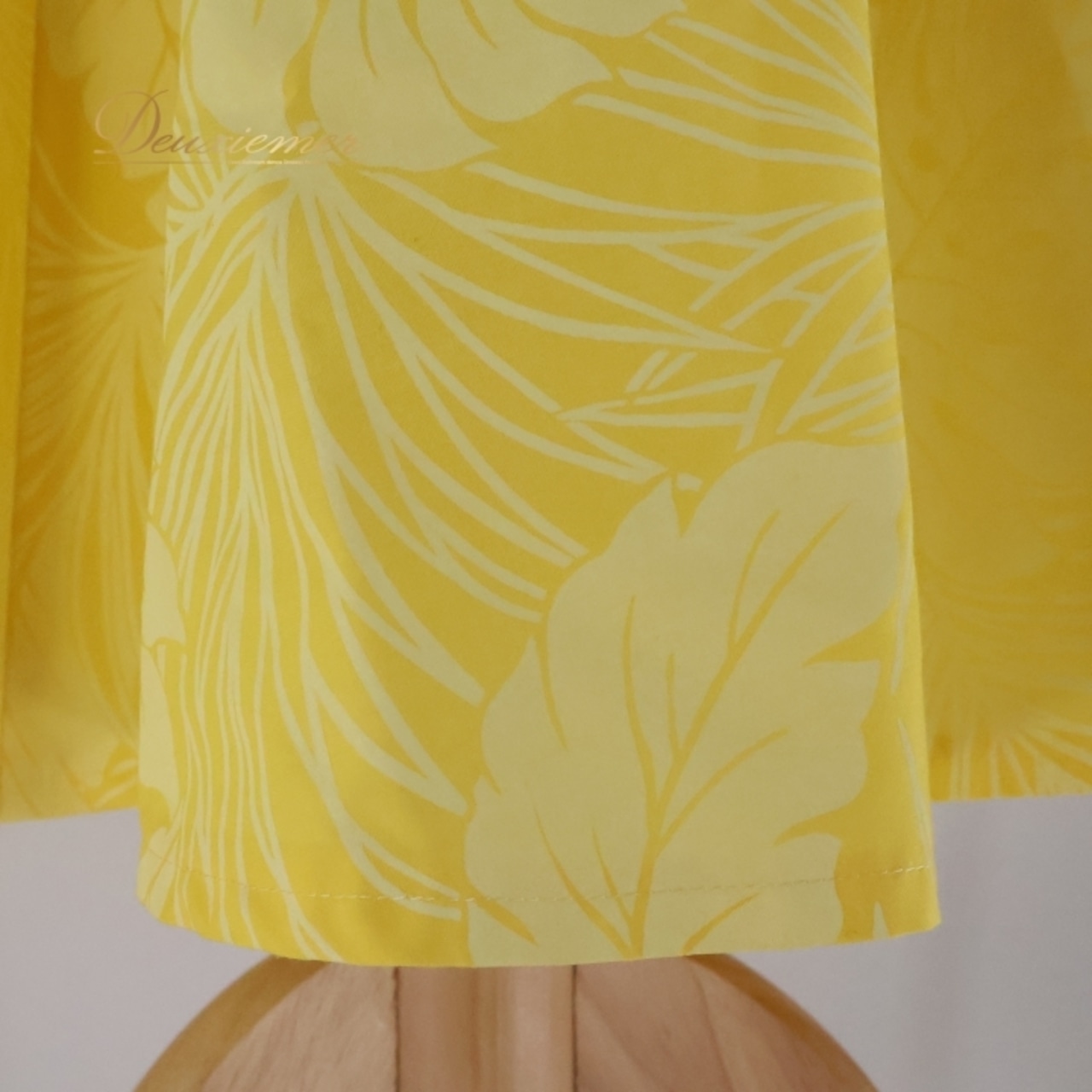 フラダンス 衣装 ツーピース セットアップ 上下セット エコルエヒク イエロー系 EKOLU EHIKU チューブトップ 日本製 モンステラ柄 華やか 明るい 可愛い ホワイト系 ハワイアン アロハ ハワイアンプリント レッスン 練習 フラ 衣装
