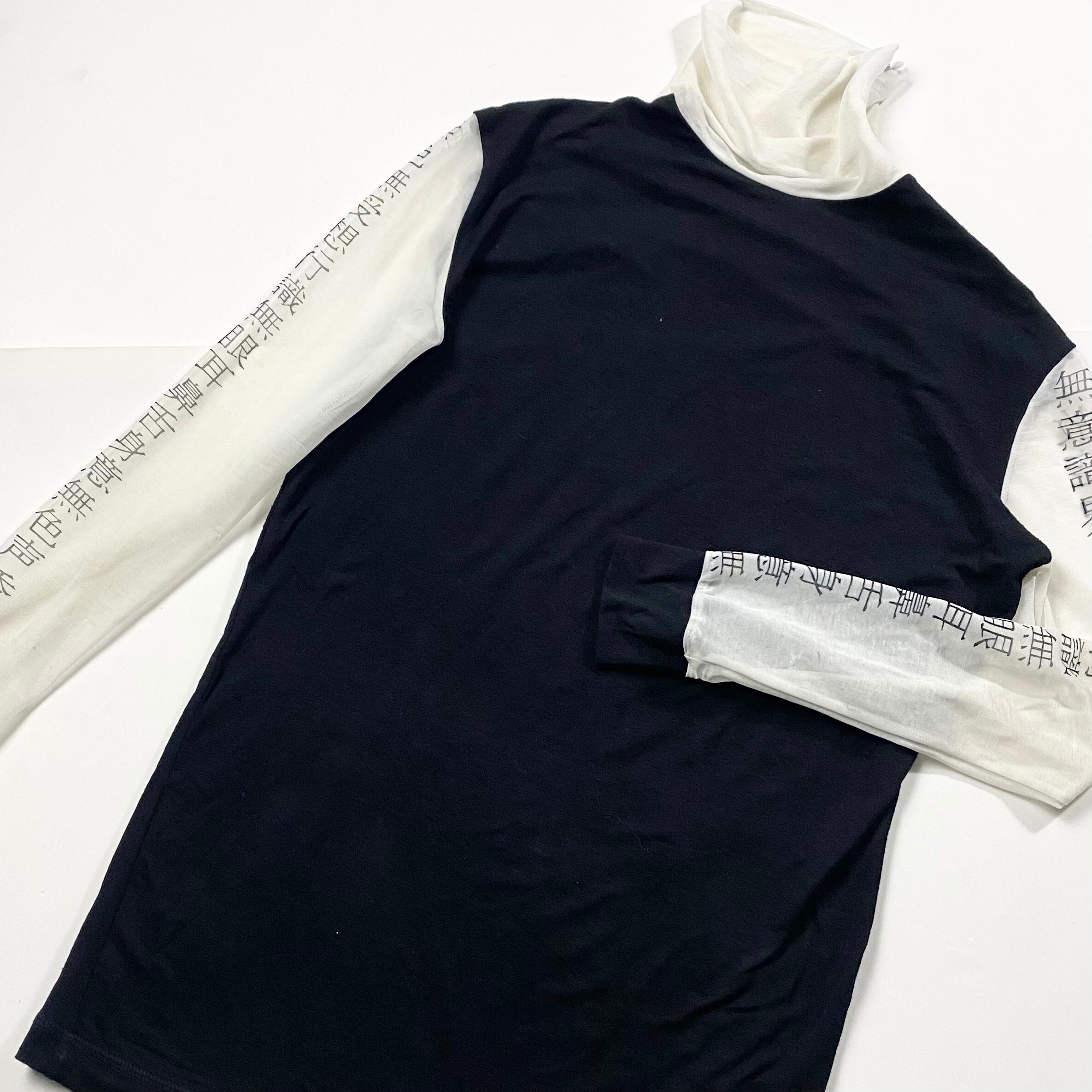 YOHJI YAMAMOTO hi-neck pullover “般若心経” | NOIR ONLINE
