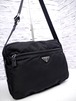 美品◆PRADA プラダ ユニセックス ナイロンxレザー クロスボディ ショルダー バッグ カメラ バッグ 黒◆ クロスボディ仕様の定番モデル