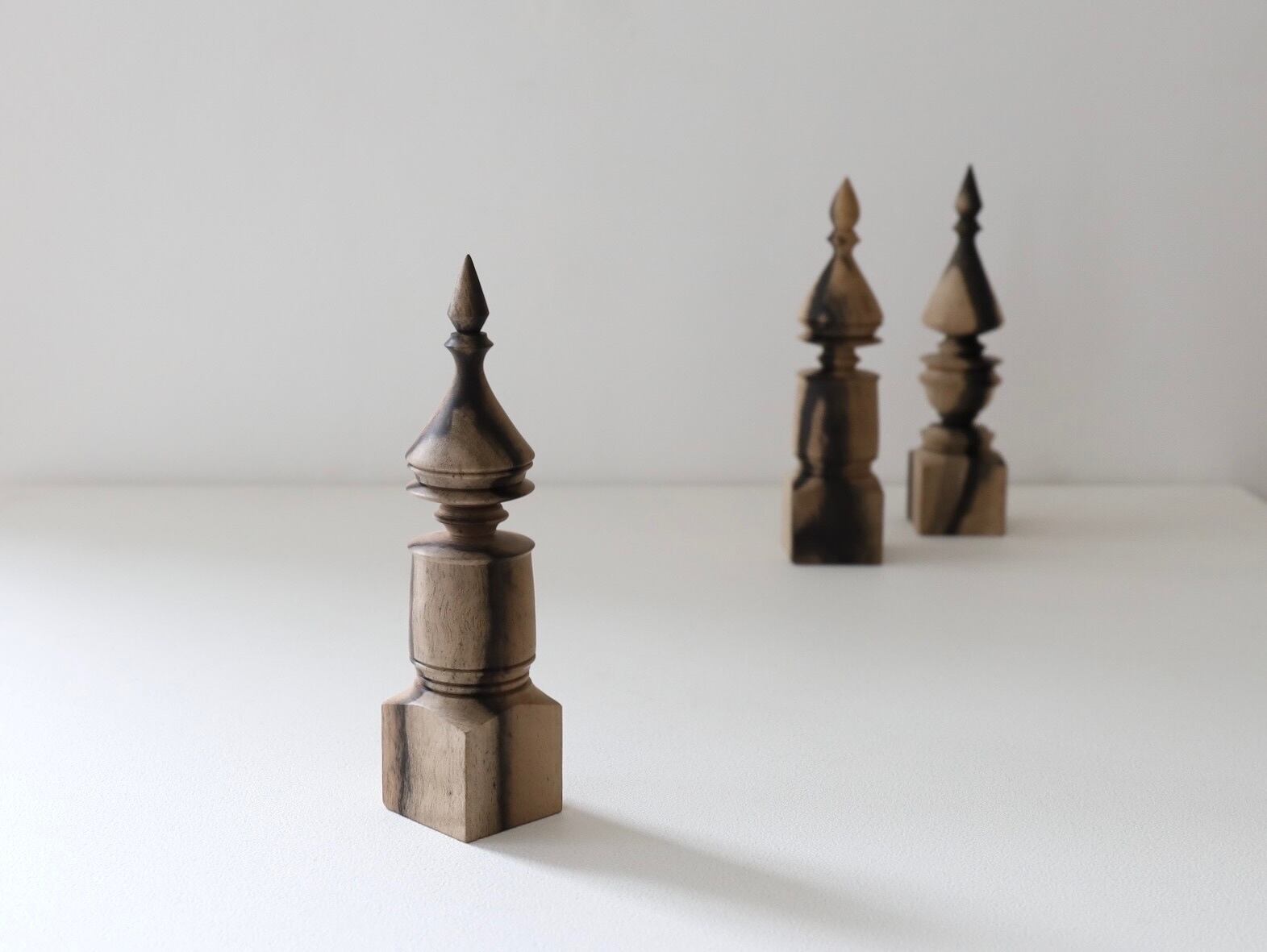 市川岳人 リングスタンド 黒柿 3 | Galerie NUAGE