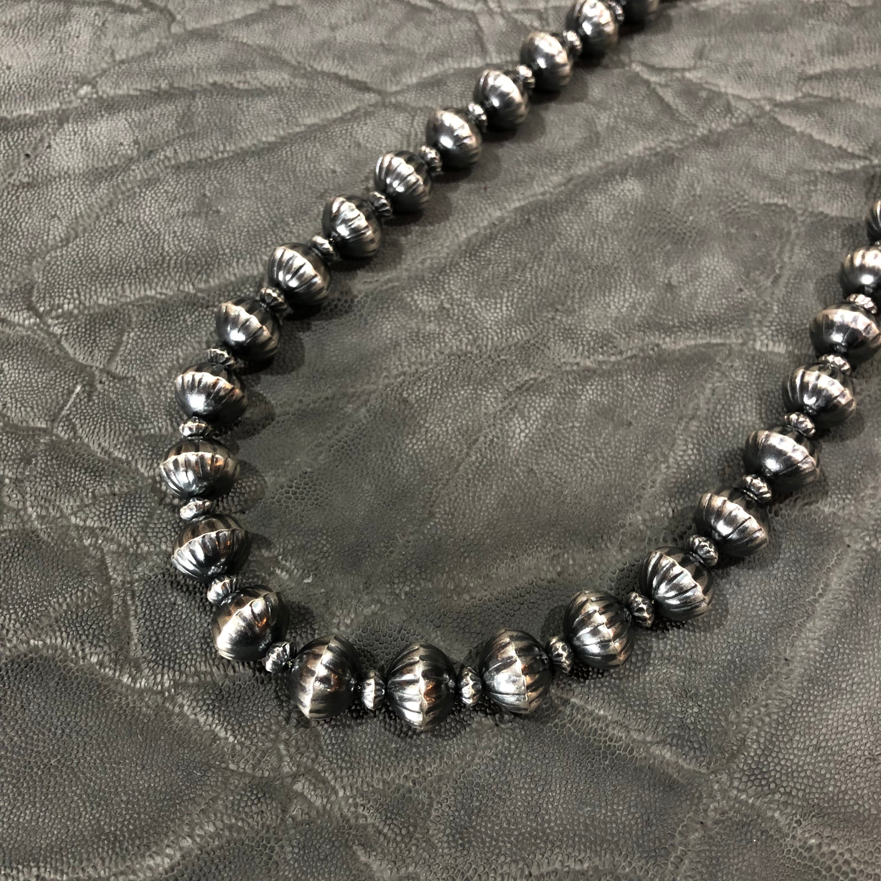 NAVAJO(ナバホ)族 Tonisha Haley作 ナバホパールネックレス NAVAJO(ナバホ)族 Tonisha Haley作 ナバホパールネックレス