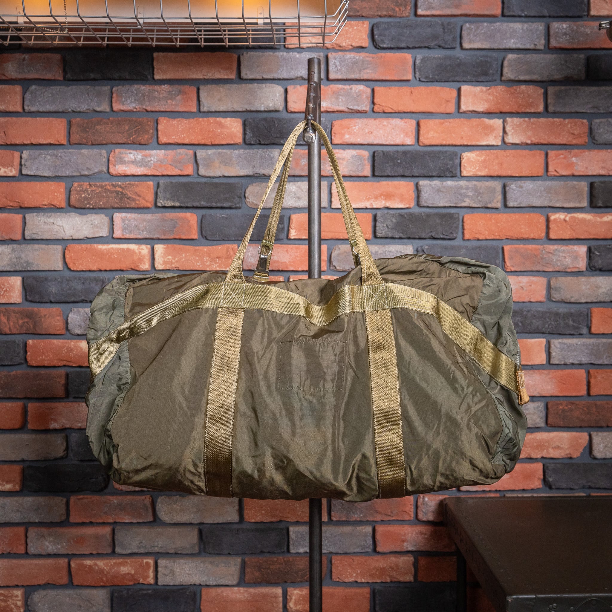 【希少】【新品】仏軍 AERAZUR パラシュートバッグ 65L 金属製ジッパー 希少】【新品】仏軍 AERAZUR パラシュートバッグ 65L 金属製ジッパー