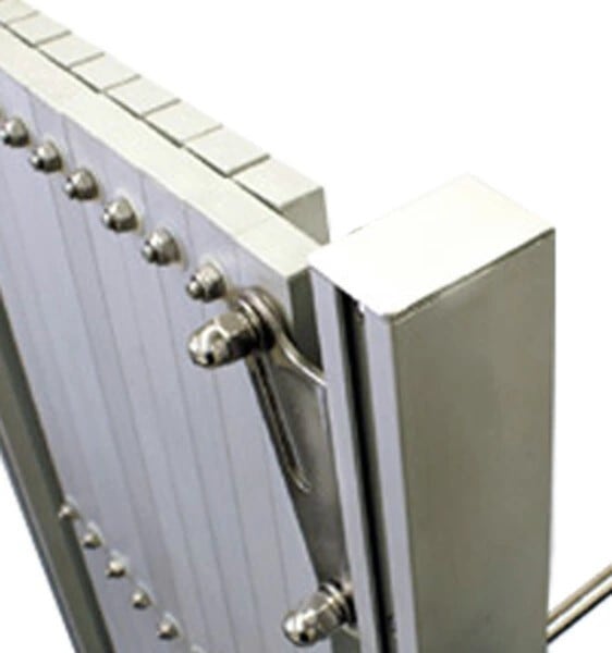 アルミゲート(高さ約1.9m:幅最大約4.5m)傾斜地・段差対応:アルマックス社製EXG-2040J。アコーディオン門扉。ジャバラゲート。傾斜地・段差で使用可能。壊れにくい回転金具機構搭載モデル。キャスターゲート 取り付け柱(支柱)は別売 アルミゲート,アコーディオン門扉,ジャバラゲート,仮設ゲート,伸縮門扉,アルマックス,クロスゲート,防犯対策